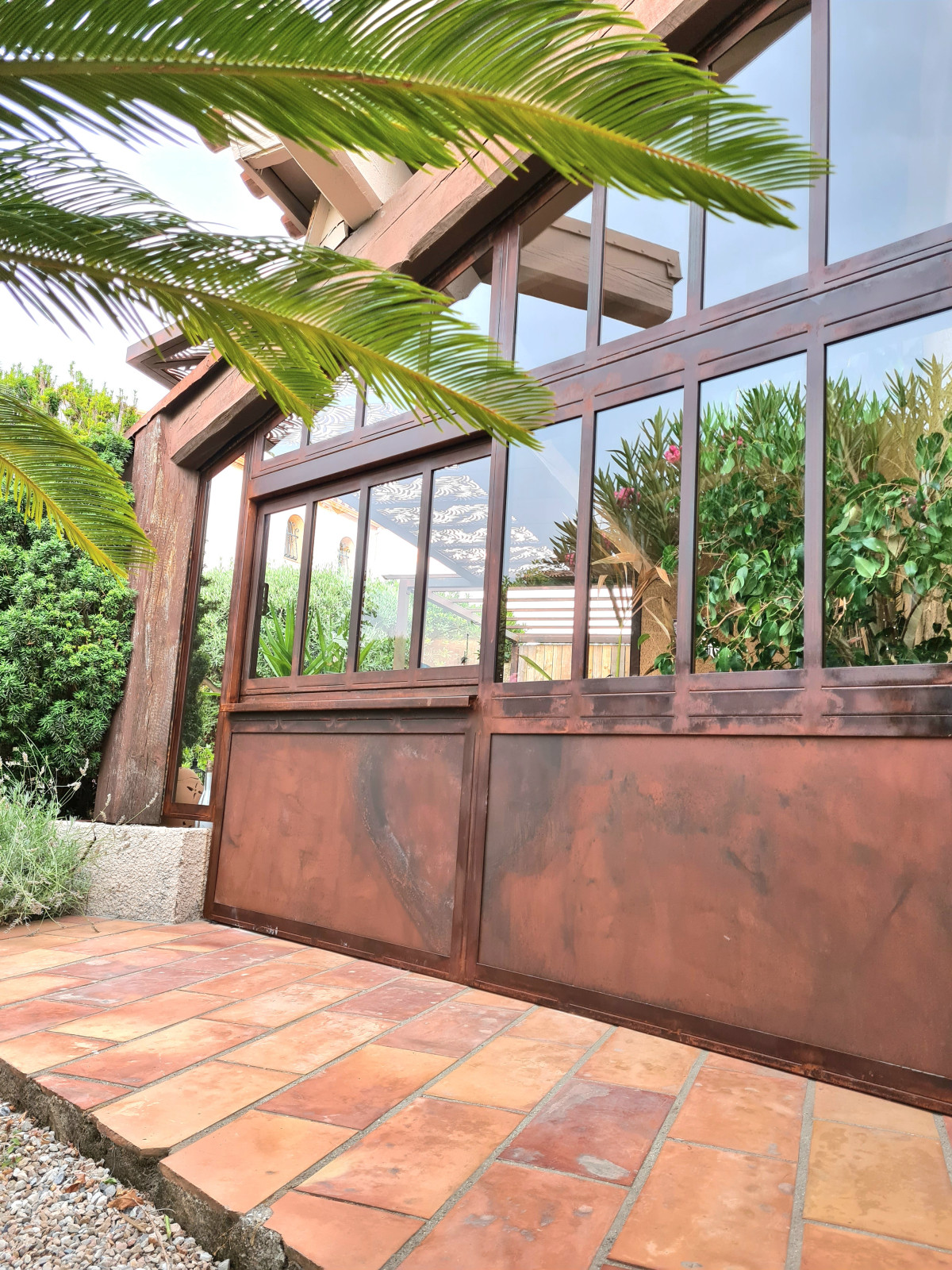 Partie fixe/verrière en acier style Corten Avec traverse intermédiaire, remplissage en vitrage avec imposte coulissant 66008 ARGELES SUR MER