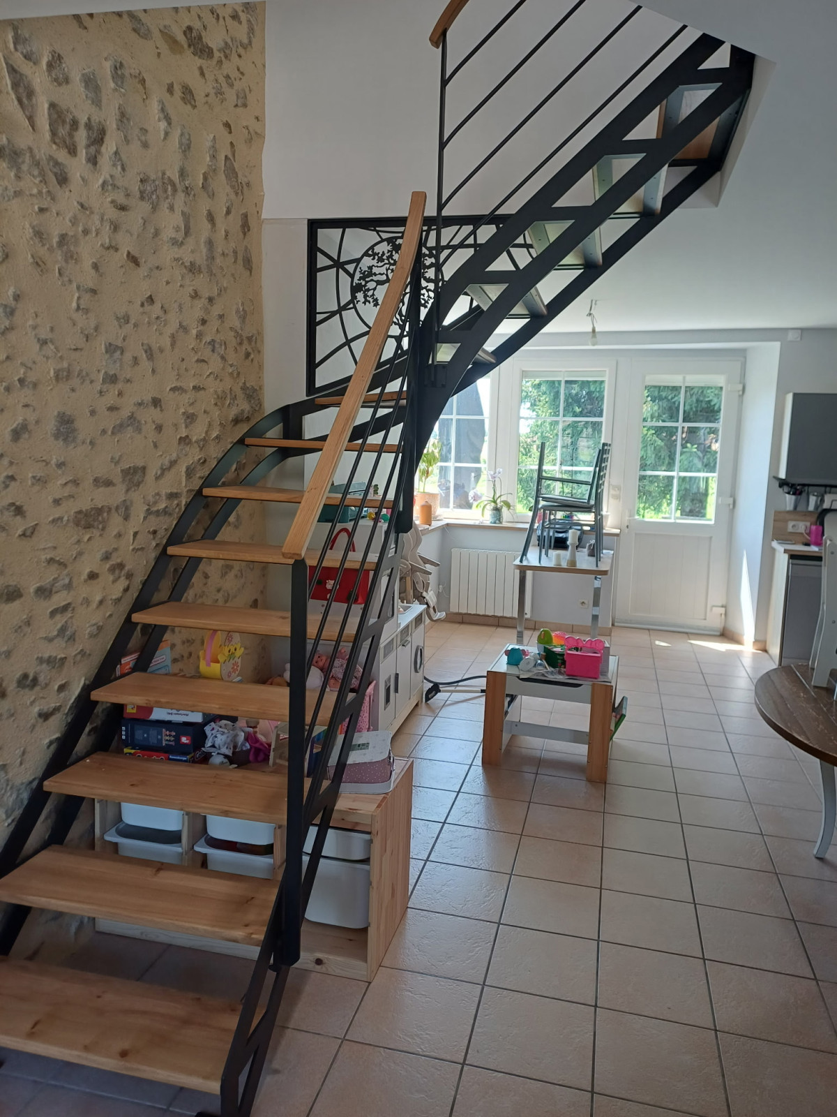 Escalier double limons ajoures 1/4 tournant Laquage ral 2100 sable marches en chêne 53600 ST GEMMES LE ROBERT