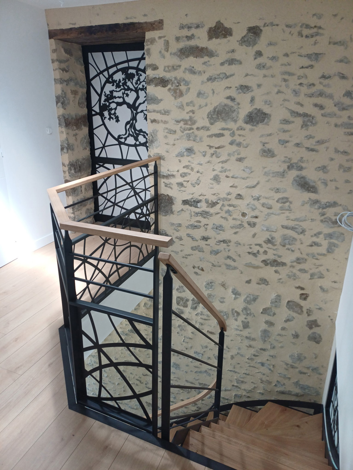 Escalier double limons ajoures 1/4 tournant Laquage ral 2100 sable marches en chêne 53600 ST GEMMES LE ROBERT