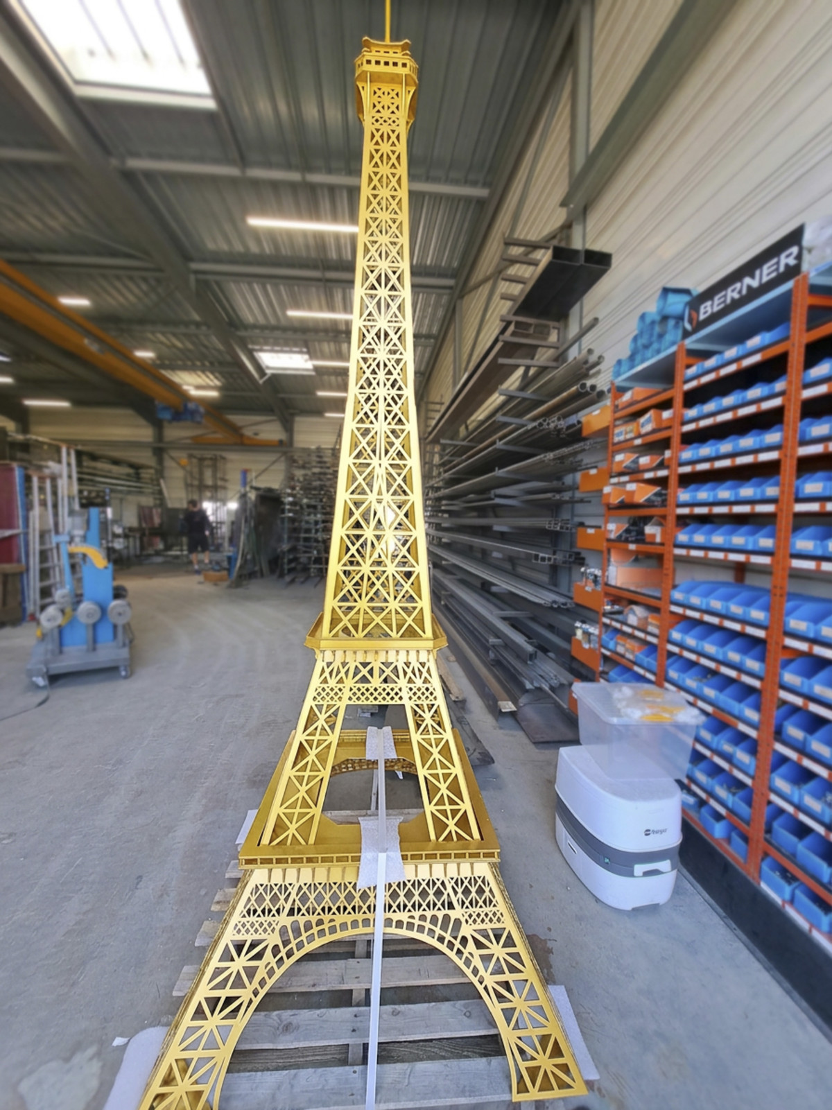 Tour Eiffel or gondar