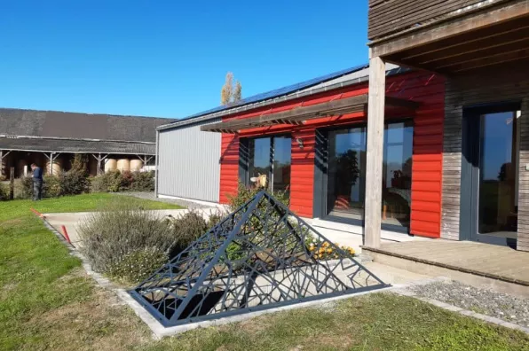 Pyramide décorative en aluminium Laquage compris ral 7016 FT 53170 LA BAZOUGE DE CHEMERE