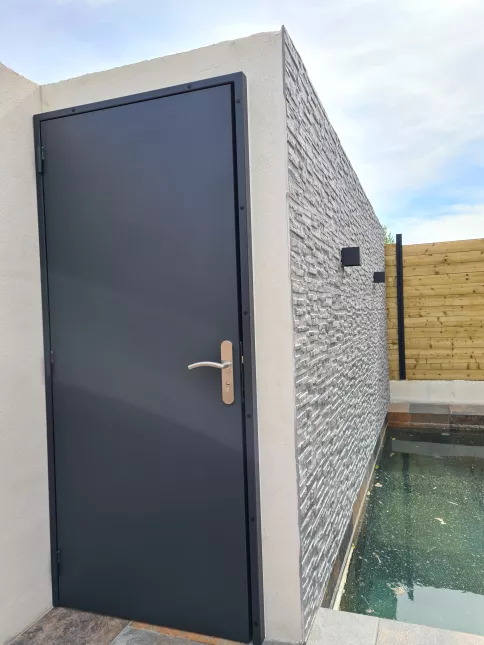 Porte extérieure en aluminium. Laquage ral 7016. 66000 PERPIGNAN