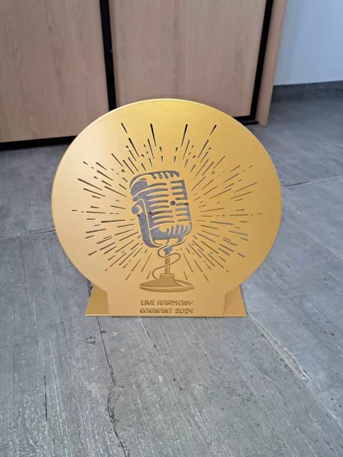 Trophée en acier