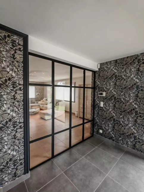 Porte verrière en acier Laquage ral 9005 FT 53950 LOUVERNE