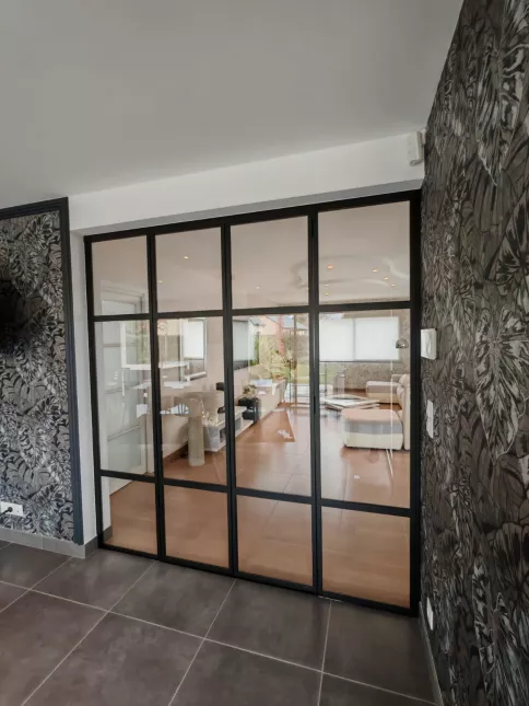 Porte verrière en acier Laquage ral 9005 FT 53950 LOUVERNE