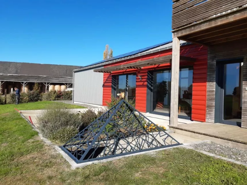 Pyramide décorative en aluminium Laquage compris ral 7016 FT 53170 LA BAZOUGE DE CHEMERE