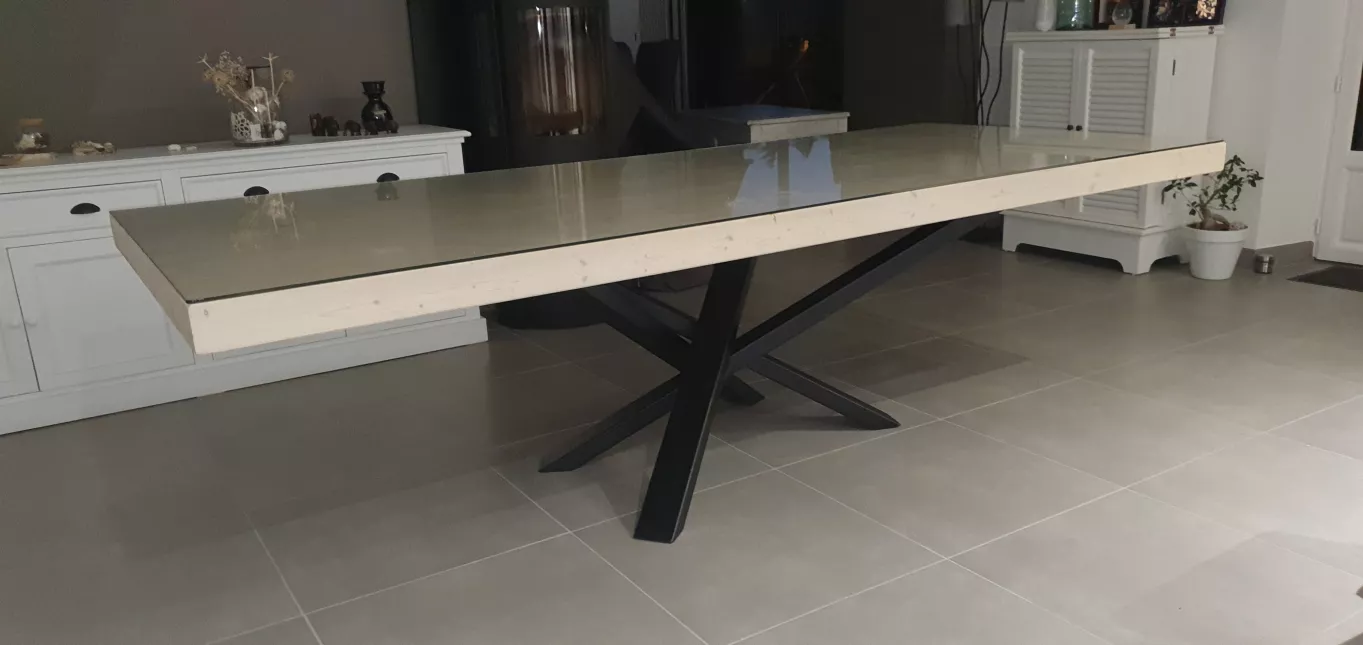 Table acier, pied forme mikado, laquage ral noir 9005.