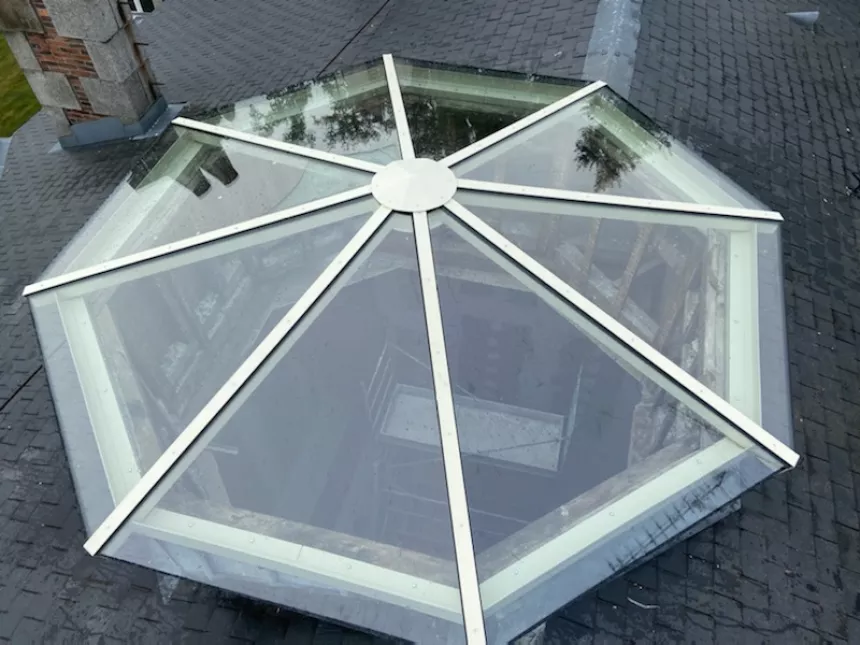 Dôme de toiture en aluminium, remplissage en vitrage isolant, 53150 DEUX-EVAILLES.
