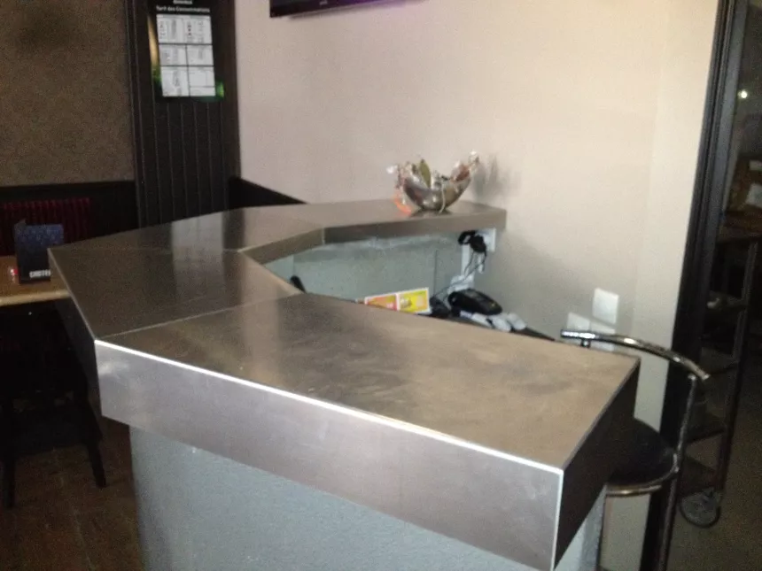 Dessus de bar en aluminium Castel 9 53000 LAVAL