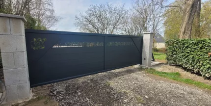 Portail coulissant auto porté