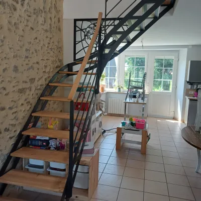 Escalier double limons ajoures 1/4 tournant Laquage ral 2100 sable marches en chêne 53600 ST GEMMES LE ROBERT