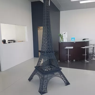 Tour Eiffel en acier