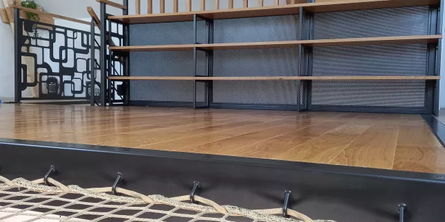 Espace rangement sur mesure en acier, chêne vitrifiée 2 couches. Deux-Evaille 53150.