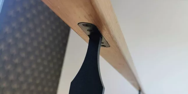 Escalier limon central, 1/4 tournant, sabot n°68, laquage ral 9005 FT. 53810 CHANGE.