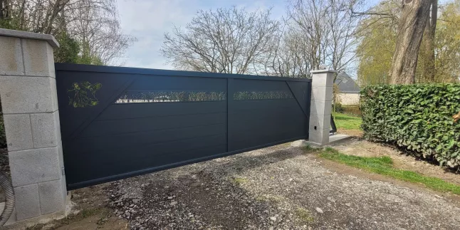 Portail coulissant auto porté