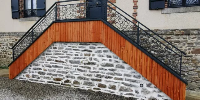 Fabrication de gardes corps en aluminium Poteaux plats, soubassement tôle décorative, main courante 50*30 Laquage ral 7016 FT 53240 ST JEAN SUR MAYENNE