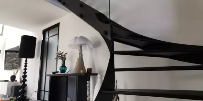 V