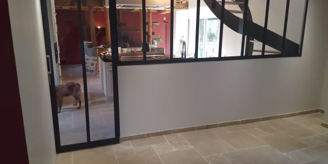 Verrière + porte coulissante en acier, sans traverse intermédiaire, verre clair en 33/2 feuilleté, laquage ral noir 9005 FT.