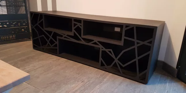 Meuble Télévision en acier, habillage "cardiaque", ral 7016 FT. 53600 EVRON