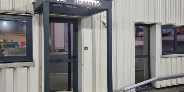 Marquise en aluminium, découpe laser,ral 7016 Fine Texture; 53700 Villaines La Juhel.