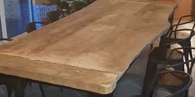 Table de salle à manger, pied en acier.