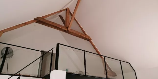 Garde corps en acier, poteaux plats, remplissage en vitrage clair 44/2 JPP, ral 9005 FT, main courante 50x30 mm en acier. 35000 RENNES