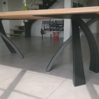 Table acier et plateau en bois, laquage ral 9005 Fine Texture. 35320 LALLEU