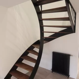 Escalier limon C en acier, noir 9005 FT