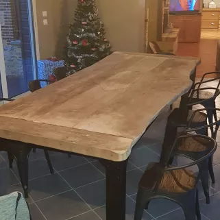 Table de salle à manger, pied en acier.