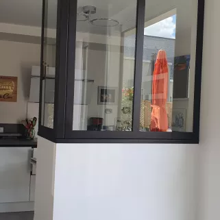 Verrière en acier, sans traverse intermédiaire, verre clair en 33/2 feuilleté, ral 7016 FT.