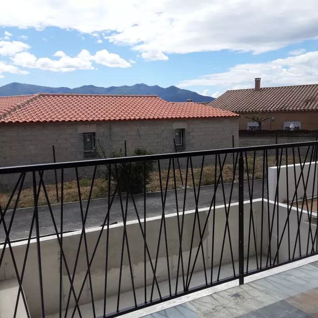 Garde corps en acier Poteaux plats, remplissage en lisses entremêlées D.13 Laquage ral 9005 FT 66300 Saint Jean Lasseille