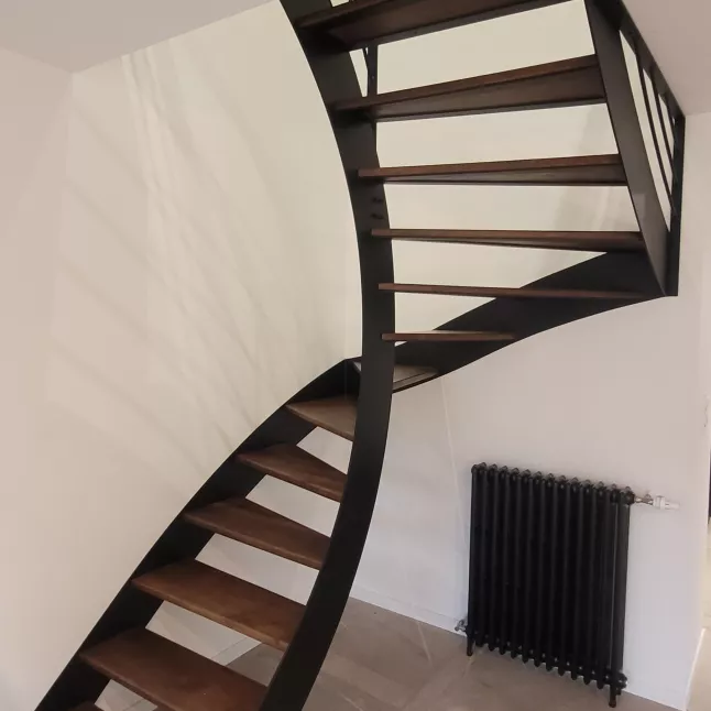Escalier limon C en acier, noir 9005 FT