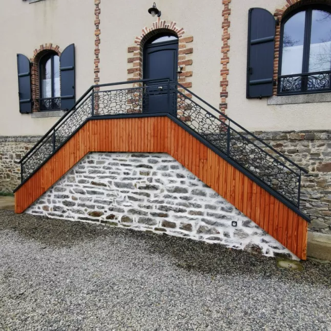 Fabrication de gardes corps en aluminium Poteaux plats, soubassement tôle décorative, main courante 50*30 Laquage ral 7016 FT 53240 ST JEAN SUR MAYENNE