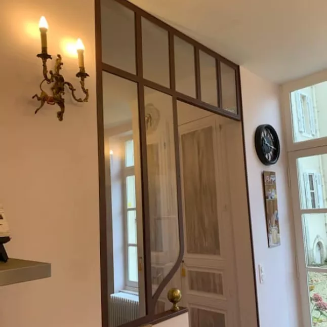 Verrière en acier, avec traverse horizontale, verre clair 33/2 feuilleté.