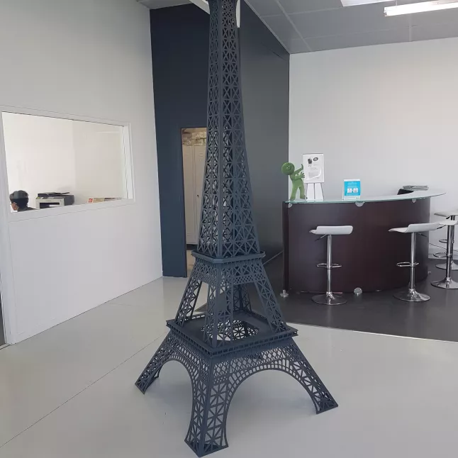 Tour Eiffel en acier